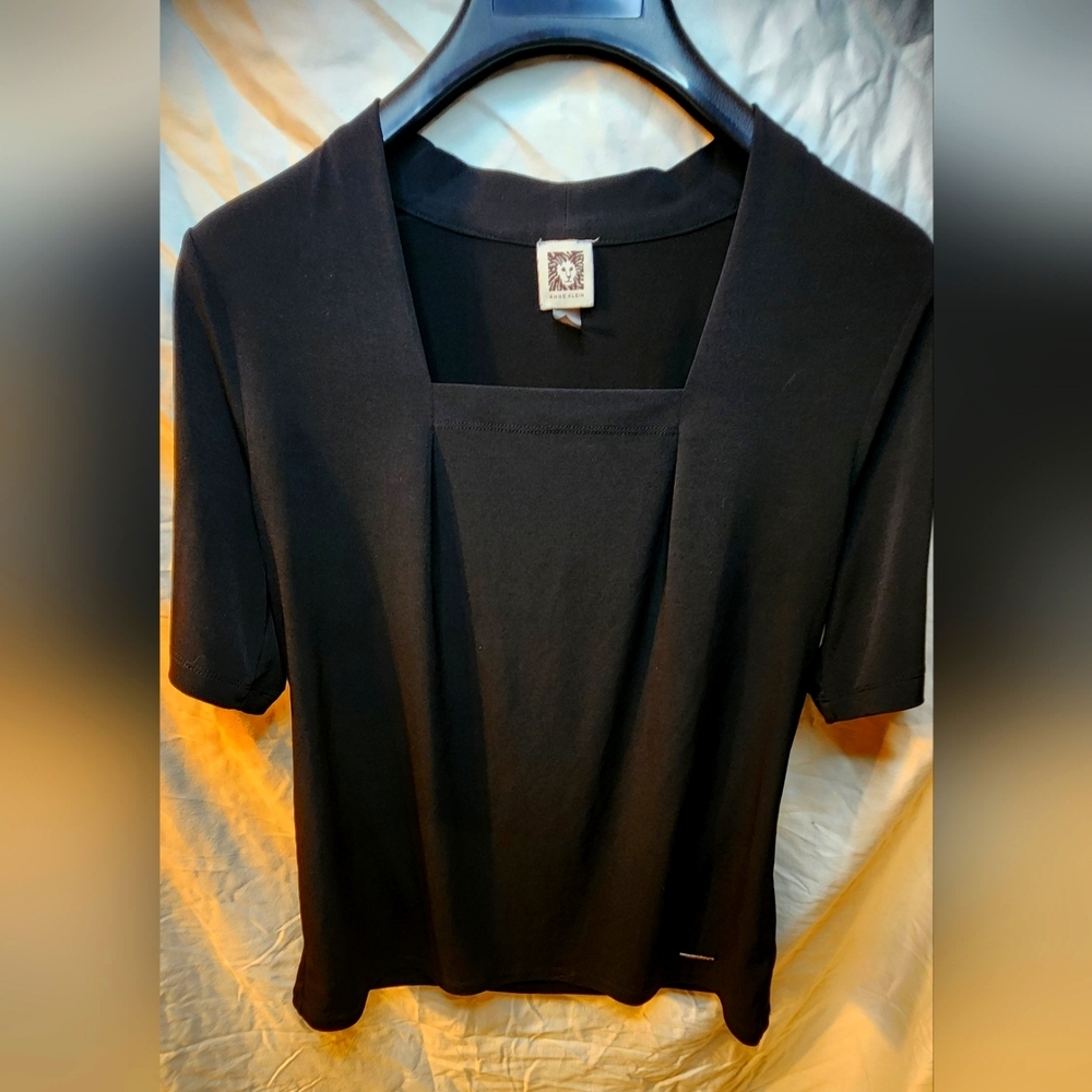 Anne Klein Med short sleeve square neck top shirt black